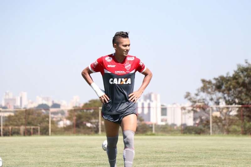 Criciúma anuncia a contratação do atacante Reis 