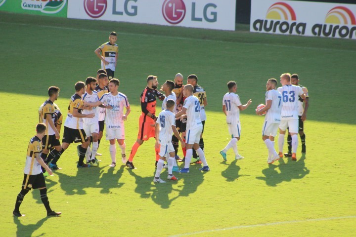 Tarde de derrota, xingamentos e vaias para o Criciúma no HH