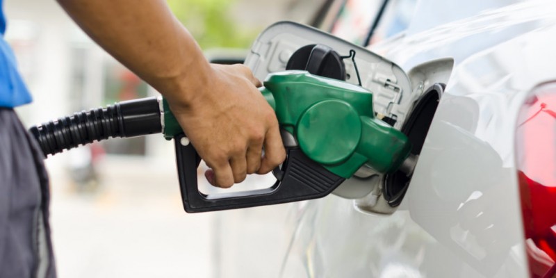 Petrobras anuncia redução no preço da gasolina nas refinarias