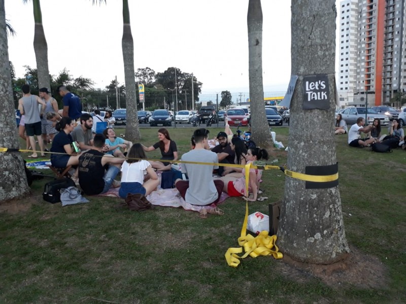 Let’s talk? Comunidade se reúne para praticar inglês em Criciúma