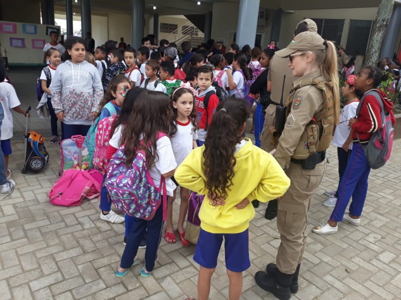 Escola de Criciúma recebe programa Estudante Cidadão, desenvolvido pela PM