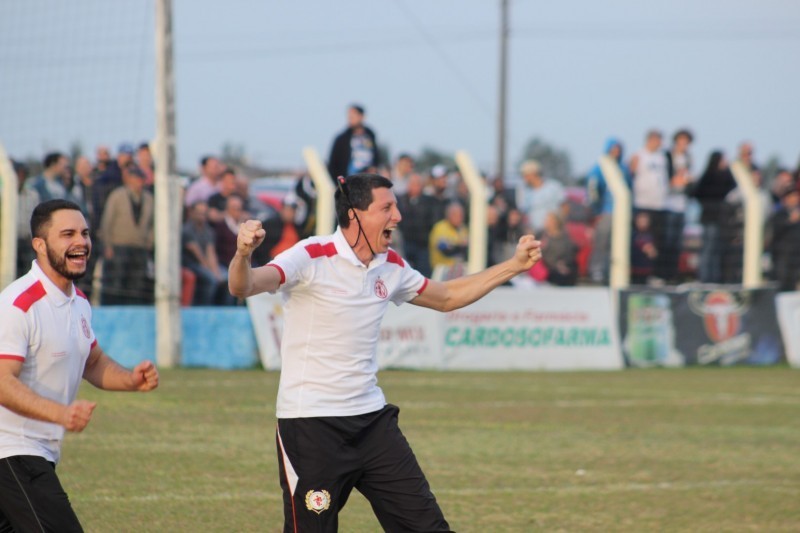 No campo e nas quadras, Jean Reis é o segundo entrevistado do podcast Futebol Raiz 