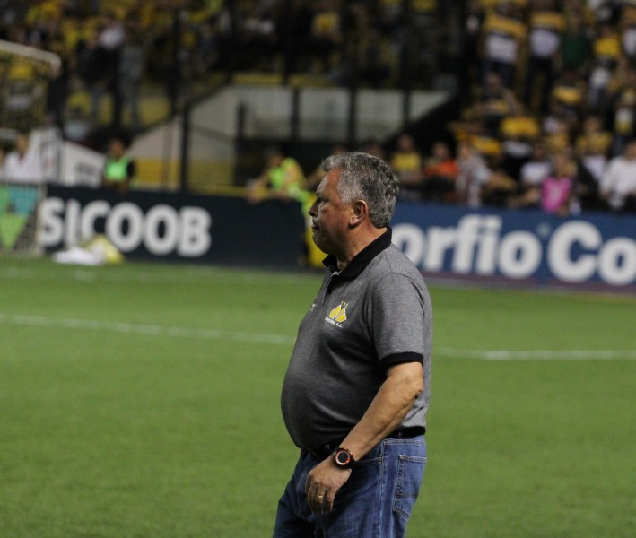 Técnico Roberto Cavalo fala em desgaste e mudanças