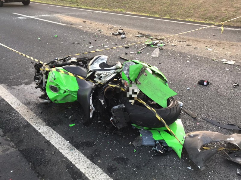 Casal morre em acidente entre carro e motocicleta na Via Rápida