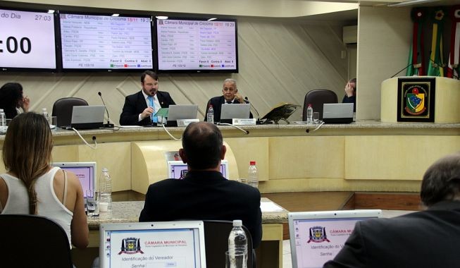 Projeto prevê a redução dos salários dos vereadores em Criciúma 