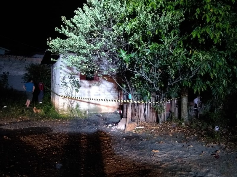 Incêndio atinge casa na região central de Criciúma 