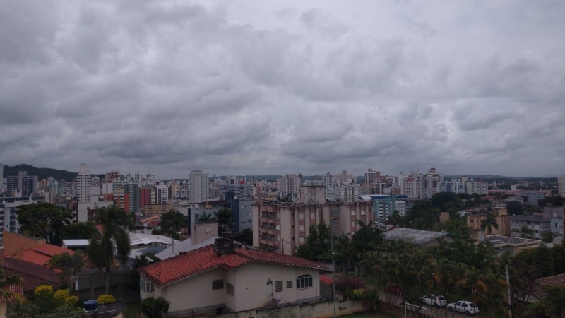 Deslocamento de ciclone subtropical pode causar transtornos na costa catarinense 