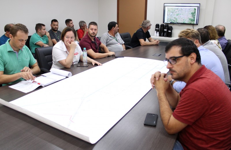 Binário da avenida Santos Dumont: comerciantes e moradores do bairro São Luiz conhecem projeto