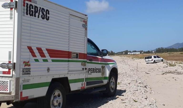  Dois jovens são mortos a tiros em Laguna