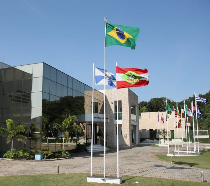 FCF anuncia suspensão de suas competições profissionais e amadoras