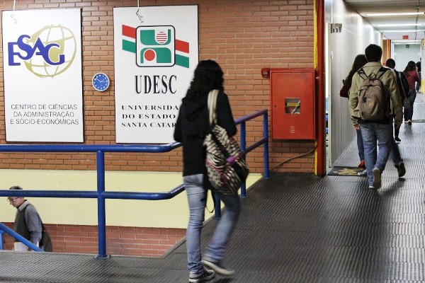 Udesc pede que professores substituam aulas presenciais por modalidade à distância