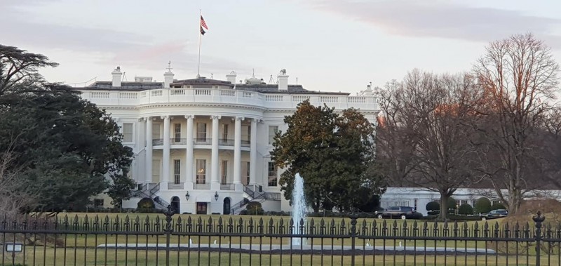 Trump diz que surto de coronavírus pode durar até julho ou agosto