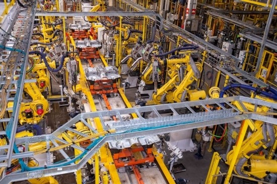 General Motors e Mercedes-Benz anunciam férias coletivas e interrupção da produção no Brasil