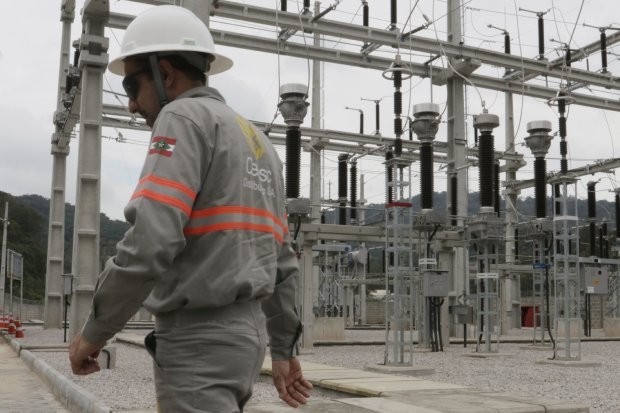 Celesc suspende pagamento das faturas dos meses de março e abril para famílias de baixa renda