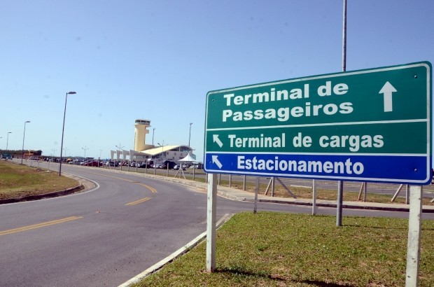 Aeronaves fretadas pousam em Jaguaruna para buscar 470 funcionários de empreiteira