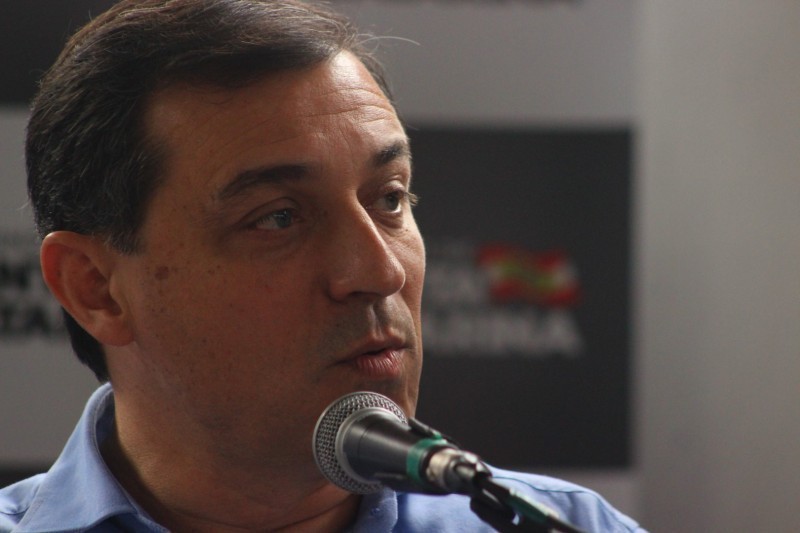 Governador libera ‘comércio de rua’; transporte público e shoppings só a partir do dia 30 de abril