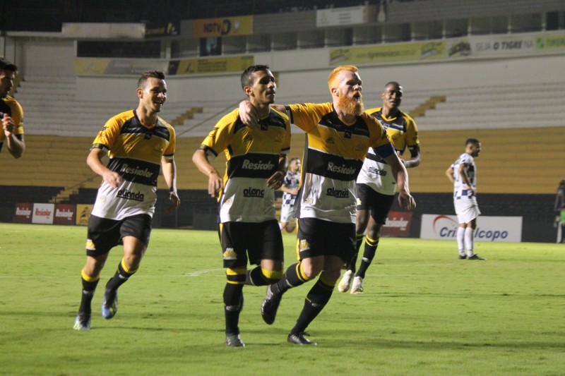 Criciúma desencanta no segundo tempo e bate o São José no Majestoso