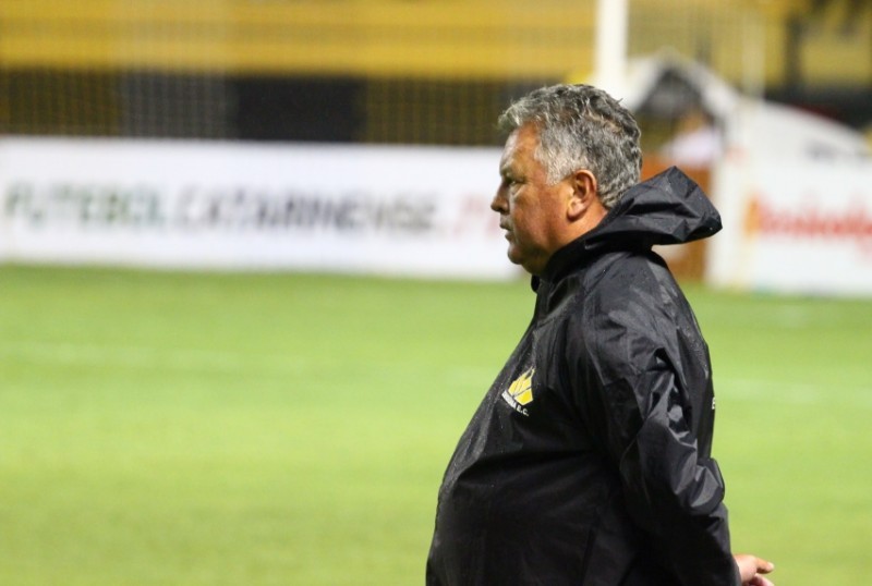 Roberto Cavalo é demitido e Itamar Schulle nega acerto com o Criciúma