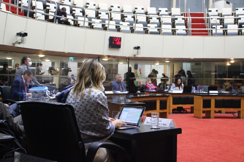 Confira como foram os votos dos membros do tribunal do impeachment