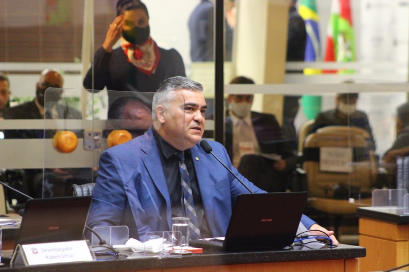 “Não sou mãe Diná, não tem como saber”, diz sargento Lima sobre reaproximação entre governo e Alesc