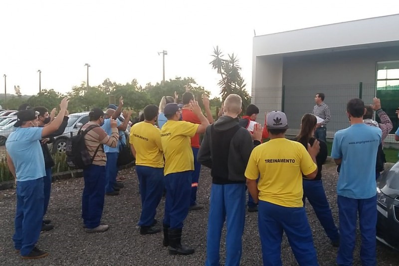 Greve dos ceramistas está suspensa até terça-feira
