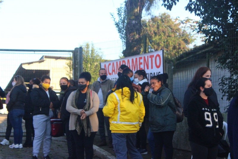 Paralisação dos servidores municipais: pátio de máquinas fechado e atividades comprometidas 