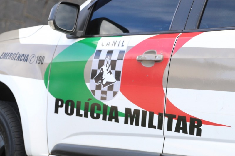 Polícia Militar apreende buchas de maconha, cocaína e munição durante operação