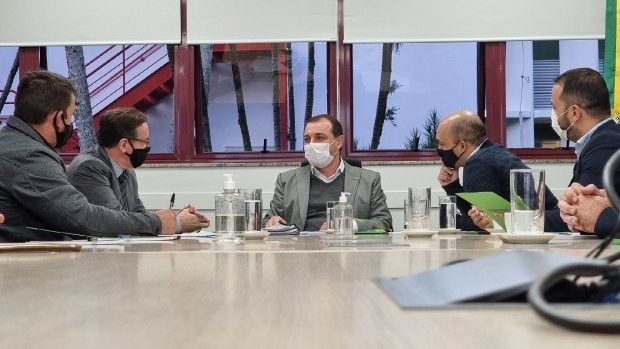 Governador garante investimento de R$ 12 milhões para asfaltamento de rodovia em Jaguaruna