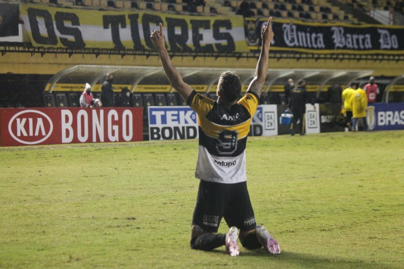 Luiz Paulo desencanta, Criciúma bate o Novorizontino e assume a liderança da Série C