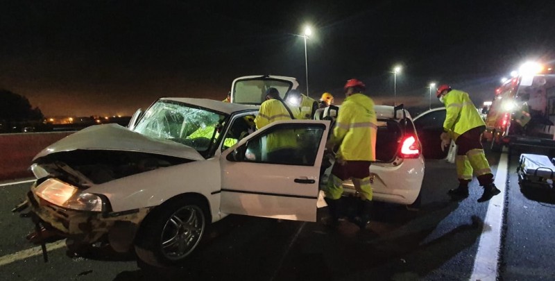 Colisão traseira na BR-101 deixa uma pessoa ferida 