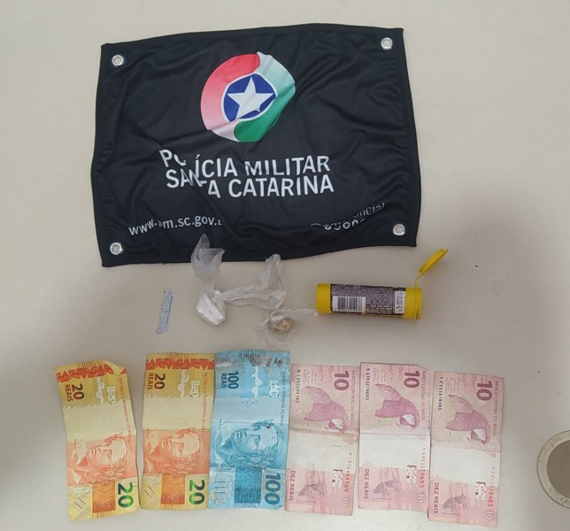 Após denúncias, PM prende suspeito por tráfico de drogas