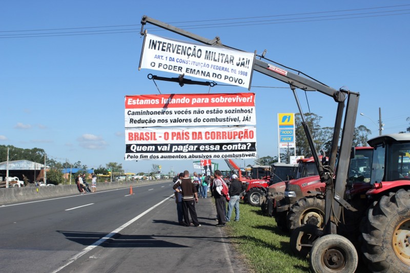 Caminhoneiros planejam bloquear BR-101 no dia 7; confira os pontos de manifestações no Sul de SC