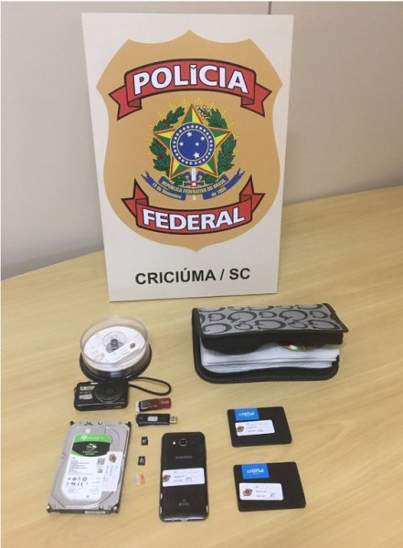 Polícia Federal cumpre mandado de busca e apreensão em Criciúma para combater pornografia infantil