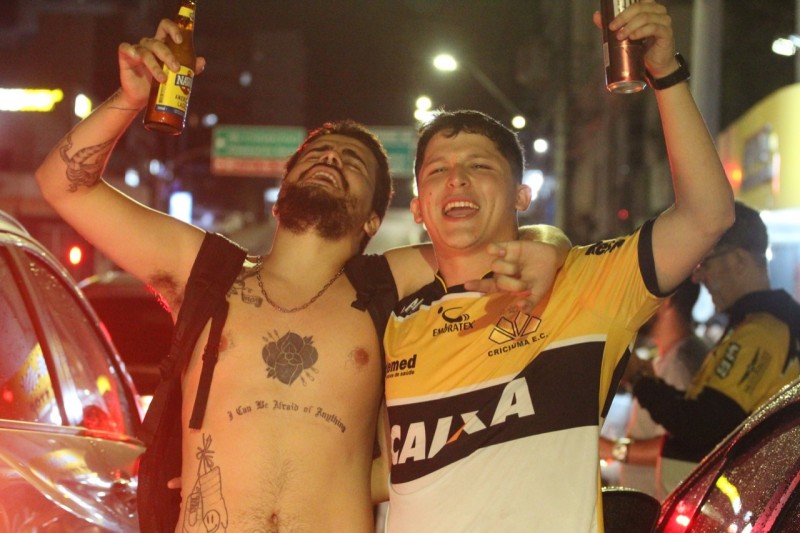 Torcida carvoeira vai às ruas comemorar retorno do Tigre à Série B