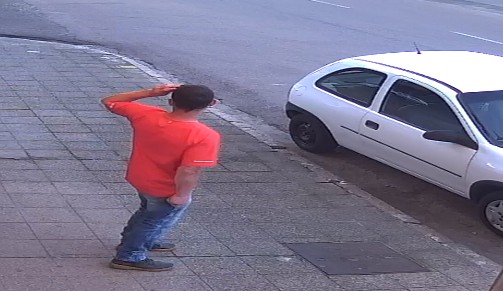 Vídeo: em um minuto, criminoso furta carro na rua Desembargador Pedro Silva 