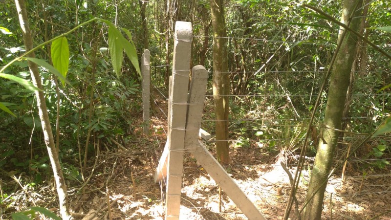 PM é acionada para paralisar obras de cercamento no Morro do Céu