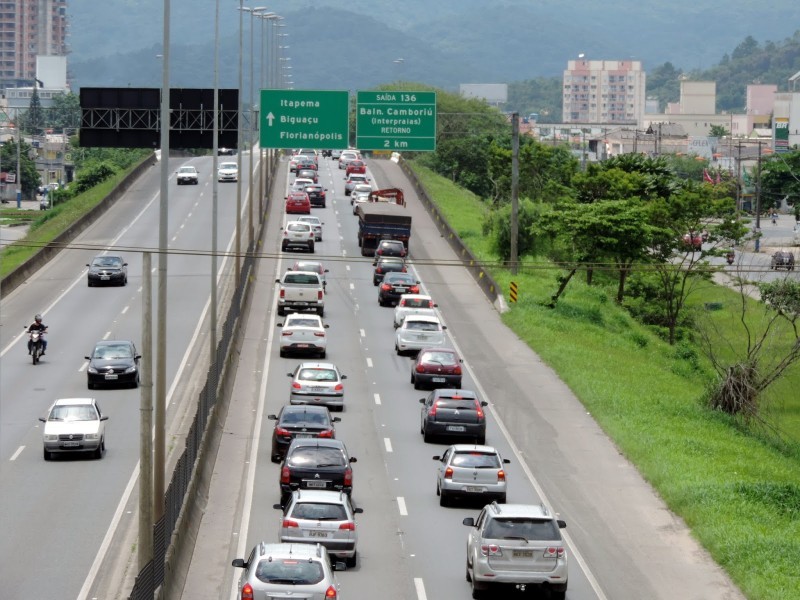 Retorno para casa: número de veículos trafegando na BR-101 deve superar expectativa - Portal Engeplus