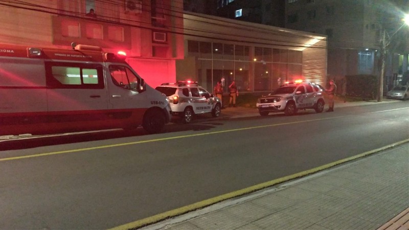 Esposa esfaqueia e mata marido no Centro de Criciúma 