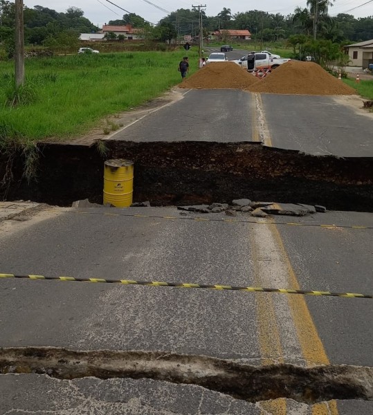 Ponte que cedeu em Içara vai continuar interditada