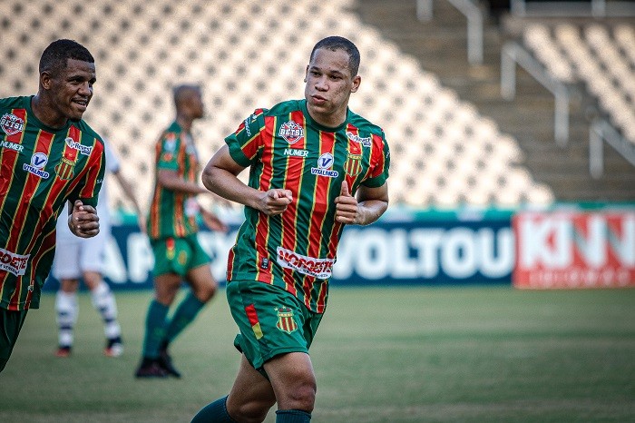Já no BID: Registro da CBF confirma chegadas de Caio Dantas e Hygor ao Criciúma