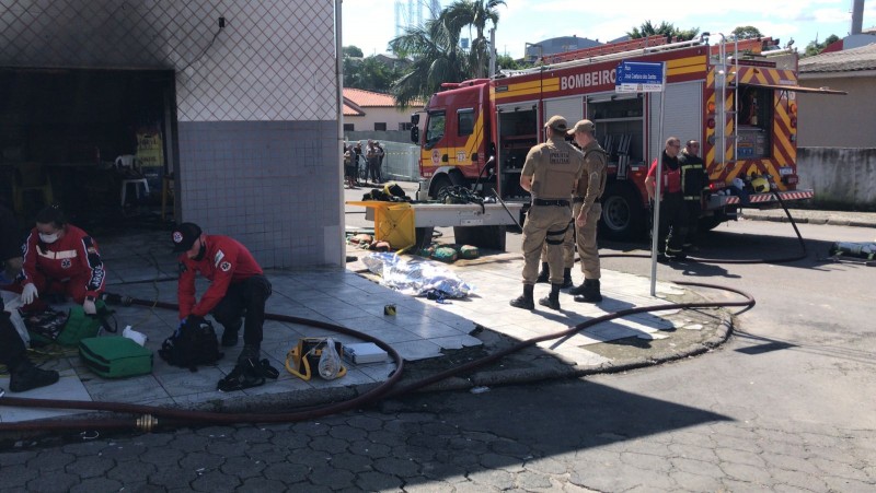 Homem morre durante incêndio em bar no bairro Vila Manaus 