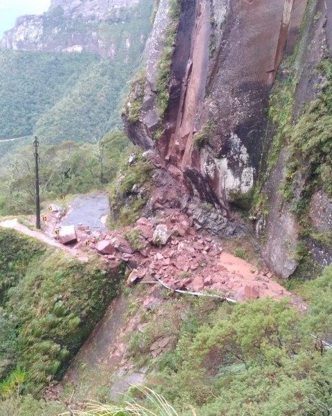 Nova queda de barreira identificada na Serra do Corvo Branco