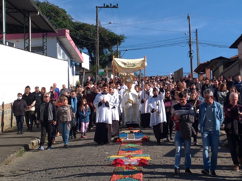 Católicos celebram Corpus Christi nesta quinta-feira; confira como foi a mobilização no Rio Maina
