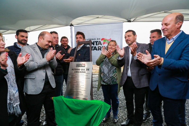 Com a presença da comunidade, obras da rodovia Jorge Lacerda são entregues por Carlos Moisés 