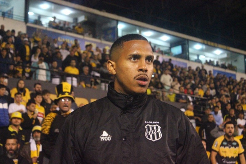 Ponte Preta denuncia ofensas racistas de torcedores do Criciúma; atleta envolvido aciona Polícia 