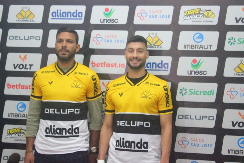 Bocanegra e Lucas Poletto são apresentados pelo Tigre e devem ser registrados no BID hoje 