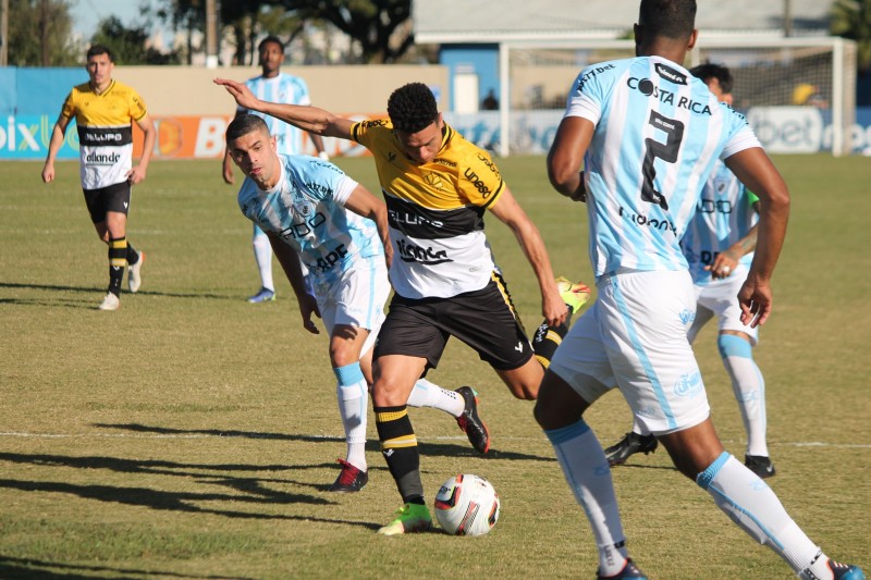 Em jogo com gol contra bizarro, Criciúma empata com o Londrina
