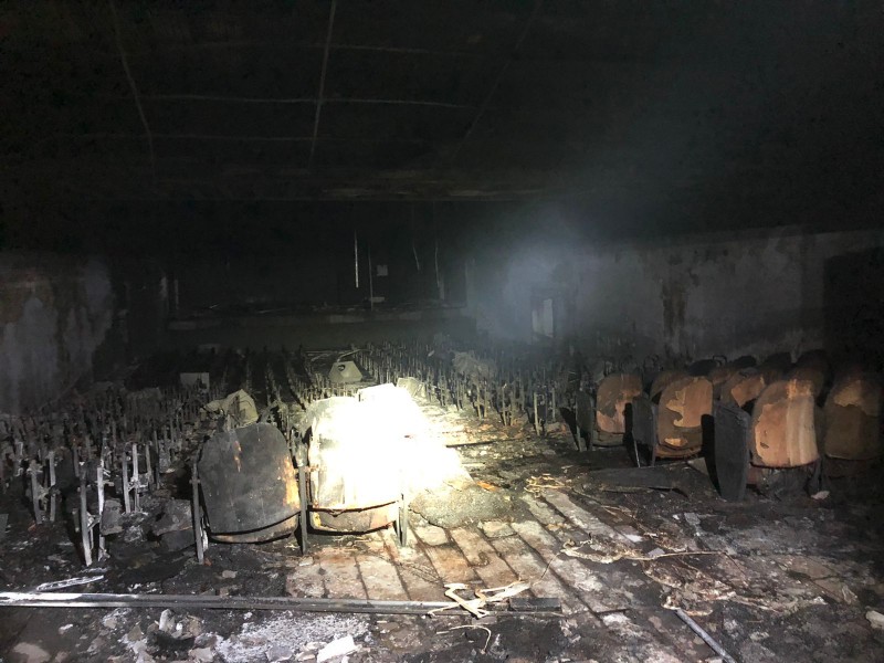 Imagens mostram destruição do auditório do Teatro Célia Belizária de Souza 