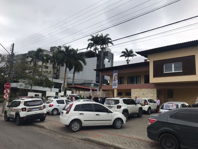 Criminosos assaltam comitê do candidato Márcio Búrigo