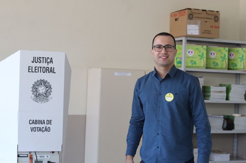‘Contribuo com a democracia’, afirma mesário de Criciúma 